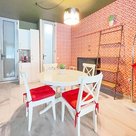 Loft 1 Bedroom Apartment In The Heart Of เอเธนส์ ภายนอก รูปภาพ