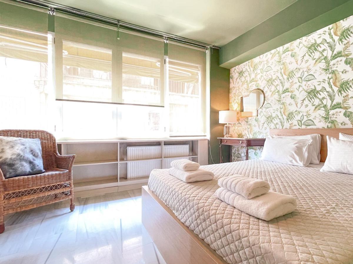 Loft 1 Bedroom Apartment In The Heart Of เอเธนส์ ภายนอก รูปภาพ
